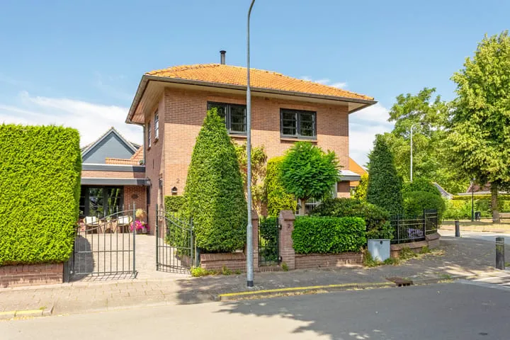Twee-onder-één-kap te koop: Torenlaan 2, Ermelo