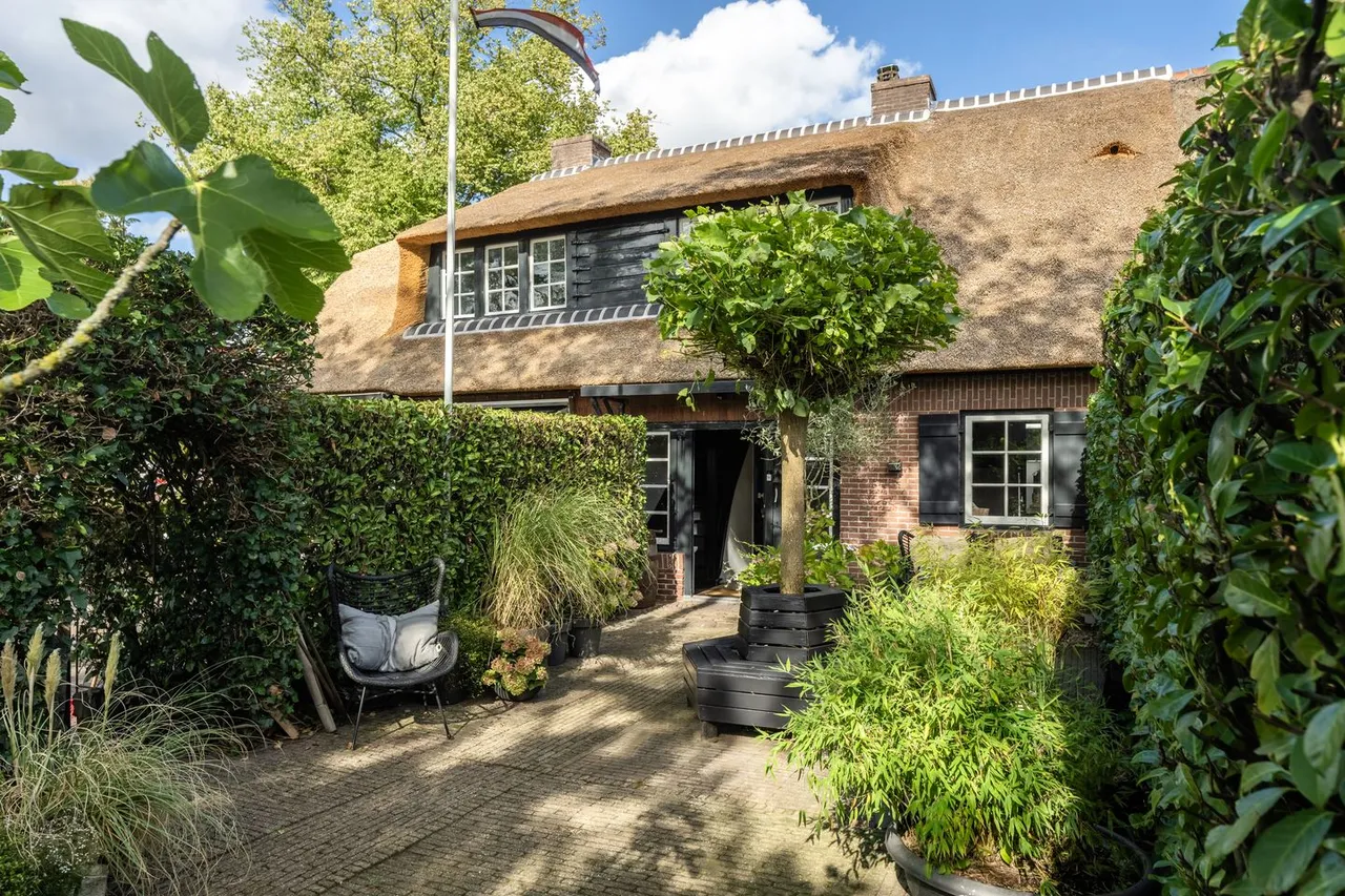 Tussenwoning te koop: Torenlaan 26A, Laren (Nh)