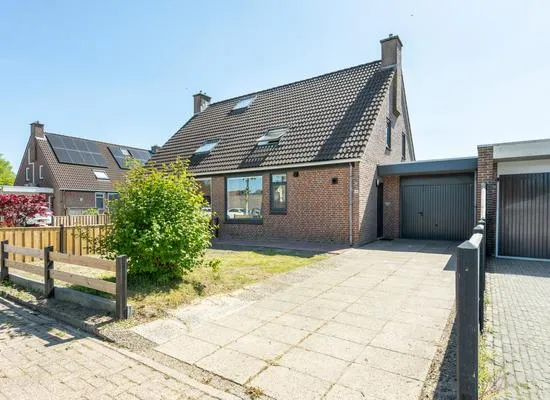 Tussenwoning te koop: Torenvalk 28, Emmen