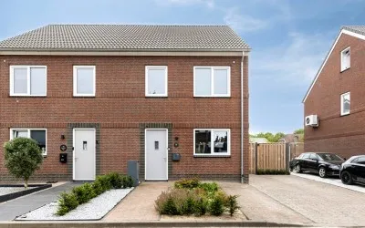 Twee-onder-één-kap te koop: Trambaan 36, Tienray