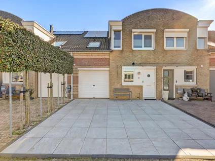 Tussenwoning te koop: Trix Terwindtstraat 49, Spijkenisse