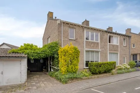Hoekwoning te koop: Trocaderostraat 1, Biesland Maastricht
