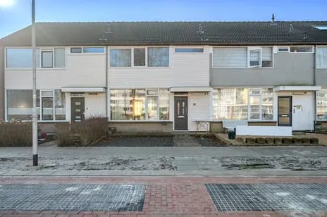 Tussenwoning te koop: Troelstralaan 28, Gorecht-West Hoogezand
