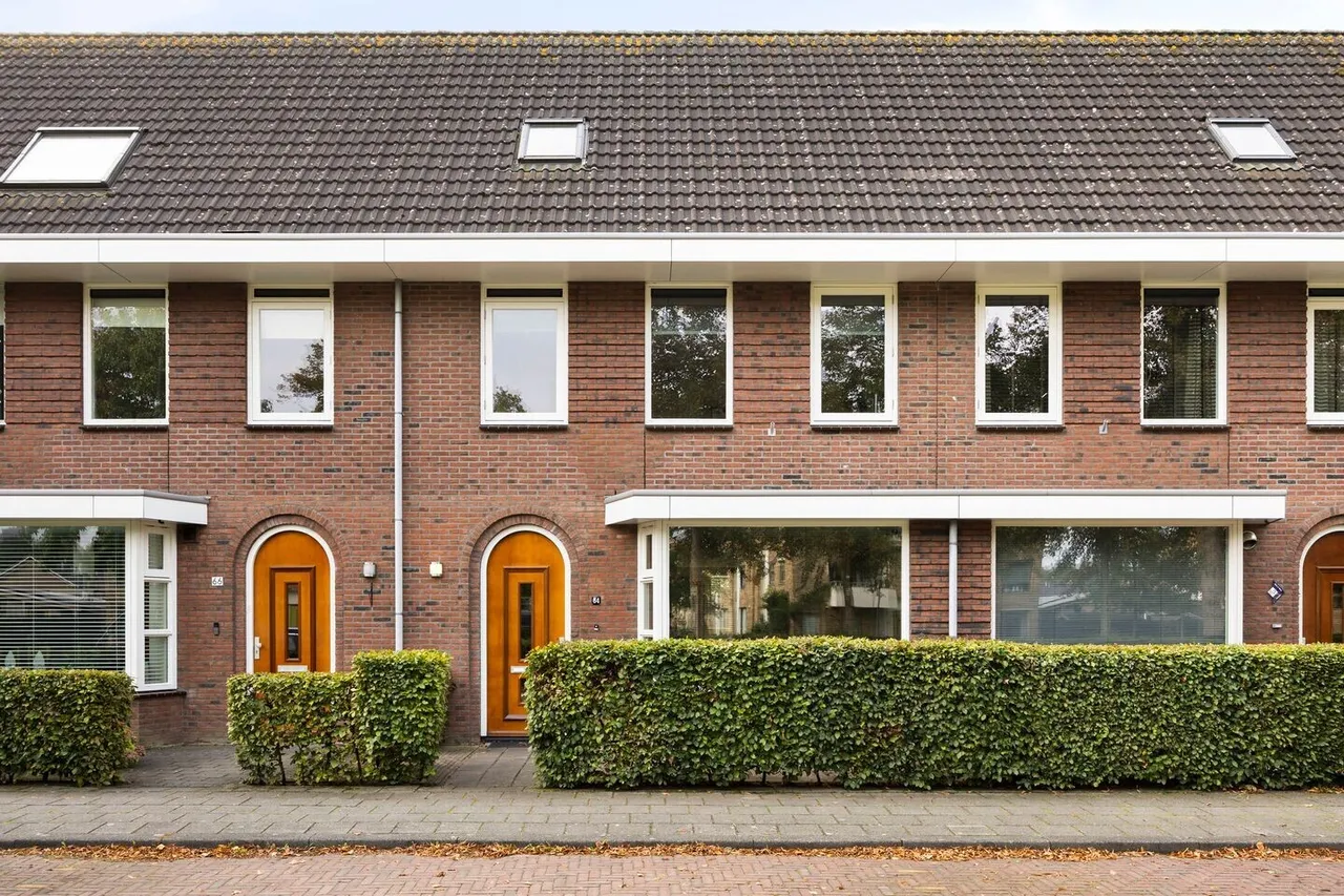 Tussenwoning te koop: Troelstraplein 64, Meppel
