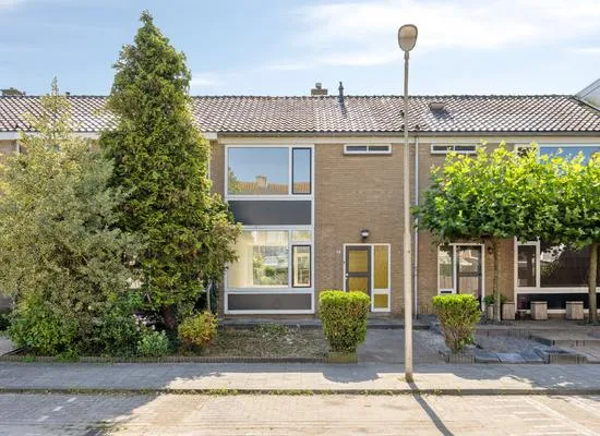 Tussenwoning te koop: Troelstrastraat 46, Staatsliedenbuurt Alblasserdam