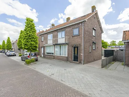 Twee-onder-één-kap te koop: Troelstrastraat 58, De Peulen-Oost Hardinxveld-Giessendam