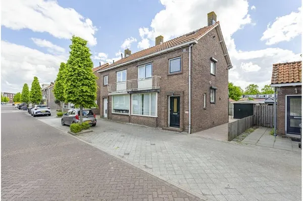 Twee-onder-één-kap te koop: Troelstrastraat 58, De Peulen-Oost Hardinxveld-Giessendam