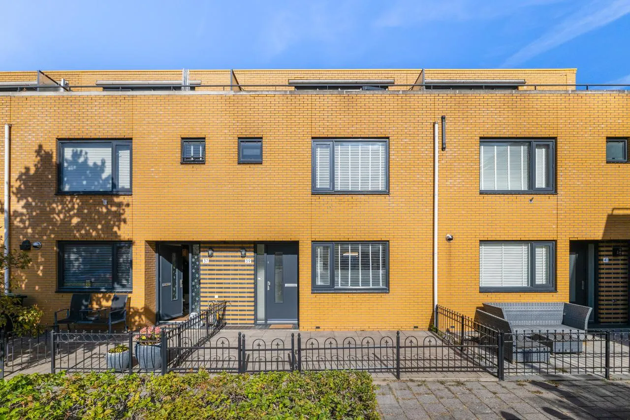 Tussenwoning te koop: Troikastraat 39, Almere