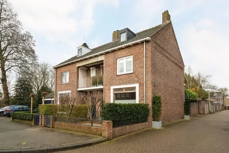 Twee-onder-één-kap te koop: Tromplaan 4, Breda