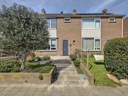 Tussenwoning te koop: Trompstraat 28, Maasdijk