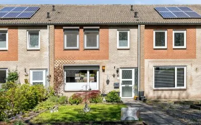 Tussenwoning te koop: Trumanlaan 6, Kern Axel Axel