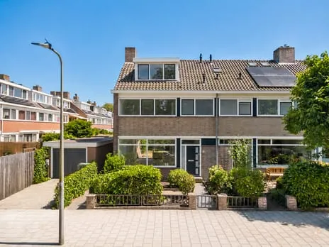 Corner house for sale: Tsjaikovskilaan 44, Adegeest Voorschoten
