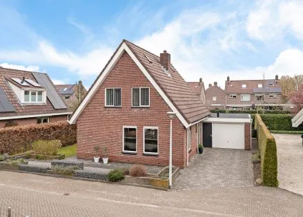 Vrijstaande woning te koop: Tsjalk 8, Joure