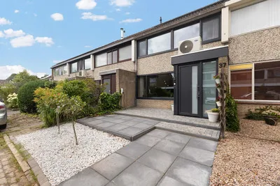 Terraced house for sale: Tsjibbe Geertswei 37, Westeinde Leeuwarden