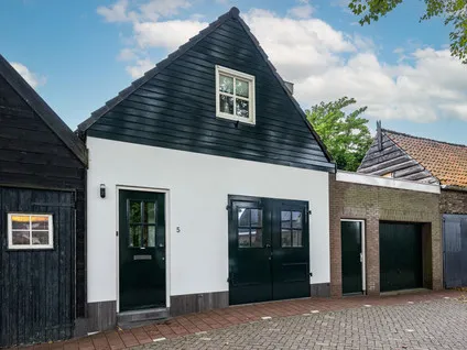 Vrijstaande woning te koop: Tuinstraat 5, Dirksland centrum Dirksland