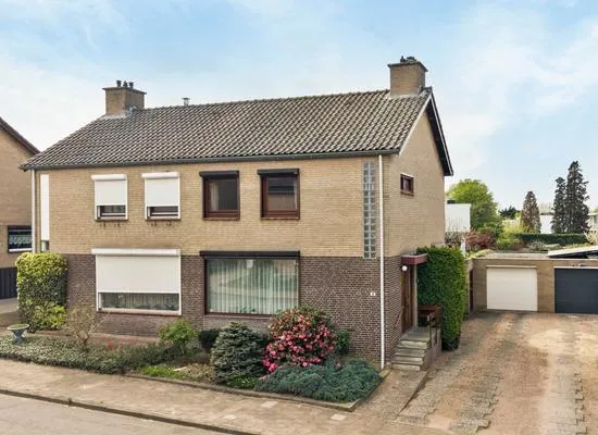 Twee-onder-één-kap te koop: Tuinstraat 9, Uterweg Heerlen
