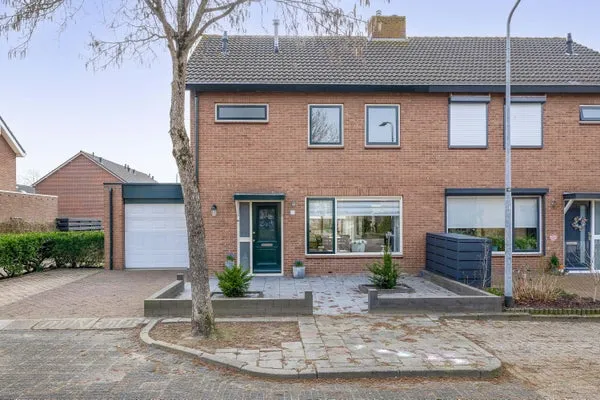 Hoekwoning te koop: Tulpenpad 9, Stellendam west Stellendam