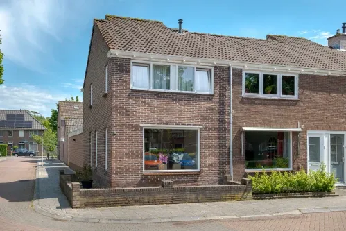 Corner house for sale: Tulpenstraat 17, Bloemenbuurt Meppel