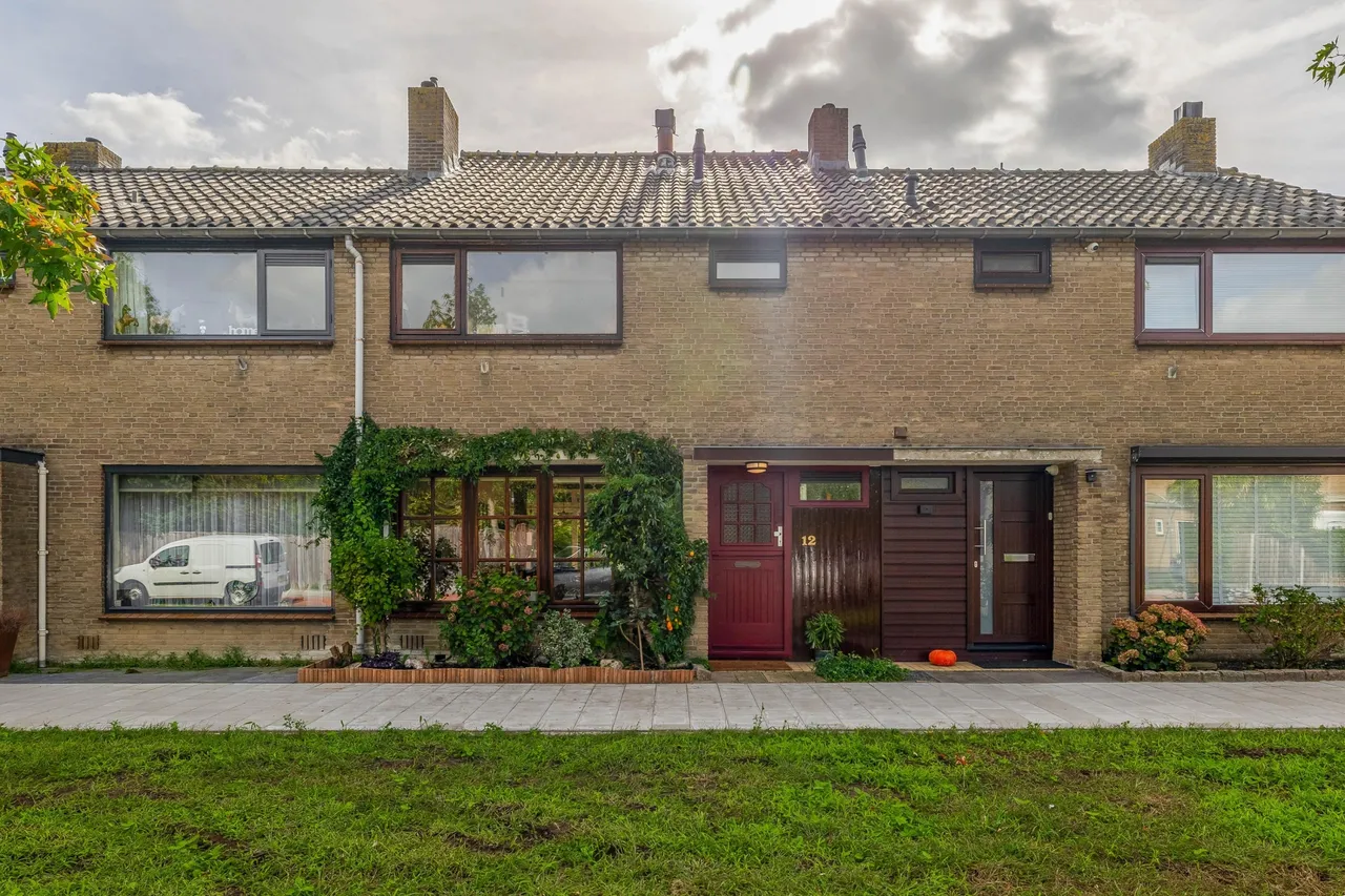 Tussenwoning te koop: Tulpstraat 12, Spijkenisse