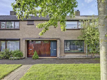 Tussenwoning te koop: Tulpstraat 18, Hoogwerf-Zuid Spijkenisse