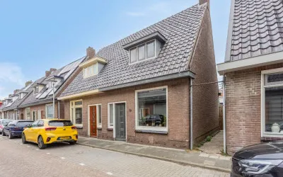 Twee-onder-één-kap te koop: Tulpstraat 19, Burgemeesterswijk Tiel