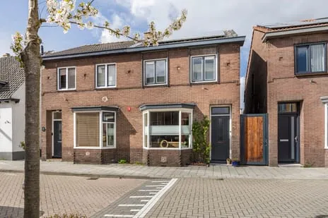 Twee-onder-één-kap te koop: Tulpstraat 22, Achter de Pijp Leerdam