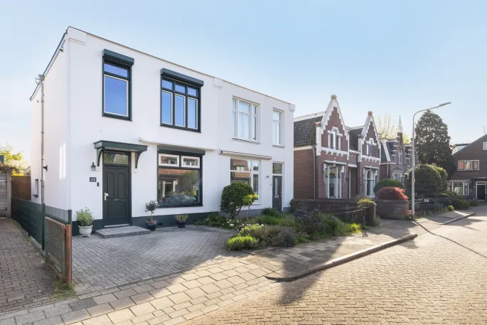 Twee-onder-één-kap te koop: Tulpstraat 24, Centrumschil-Noord Zeist