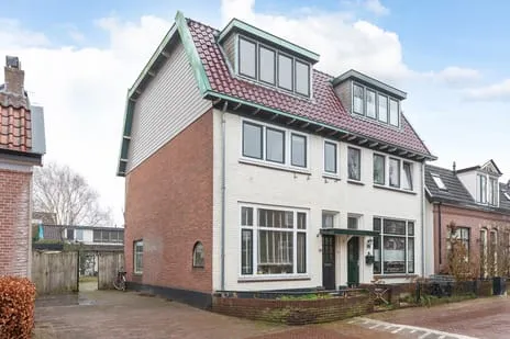 Twee-onder-één-kap te koop: Tulpstraat 29, Bloemenkwartier Noord Hilversum
