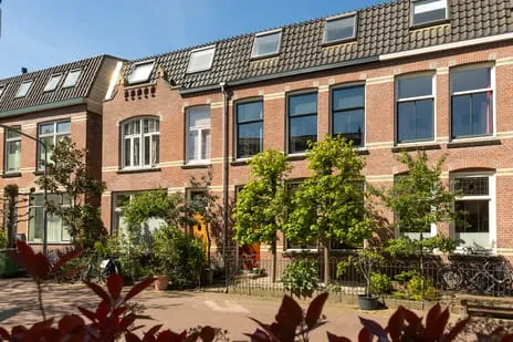 Tussenwoning te koop: Tulpstraat 30, Bloemenkwartier Noord Hilversum