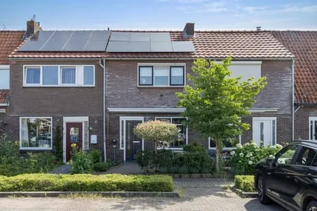 Tussenwoning te koop: Tulpstraat 7, Ten oosten van Apeldoornseweg Hattem