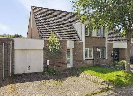 Tussenwoning te koop: Tummersstraat 4, Husken Heerlen