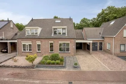 Tussenwoning te koop: Tunnelpad 19, Hernen Hernen