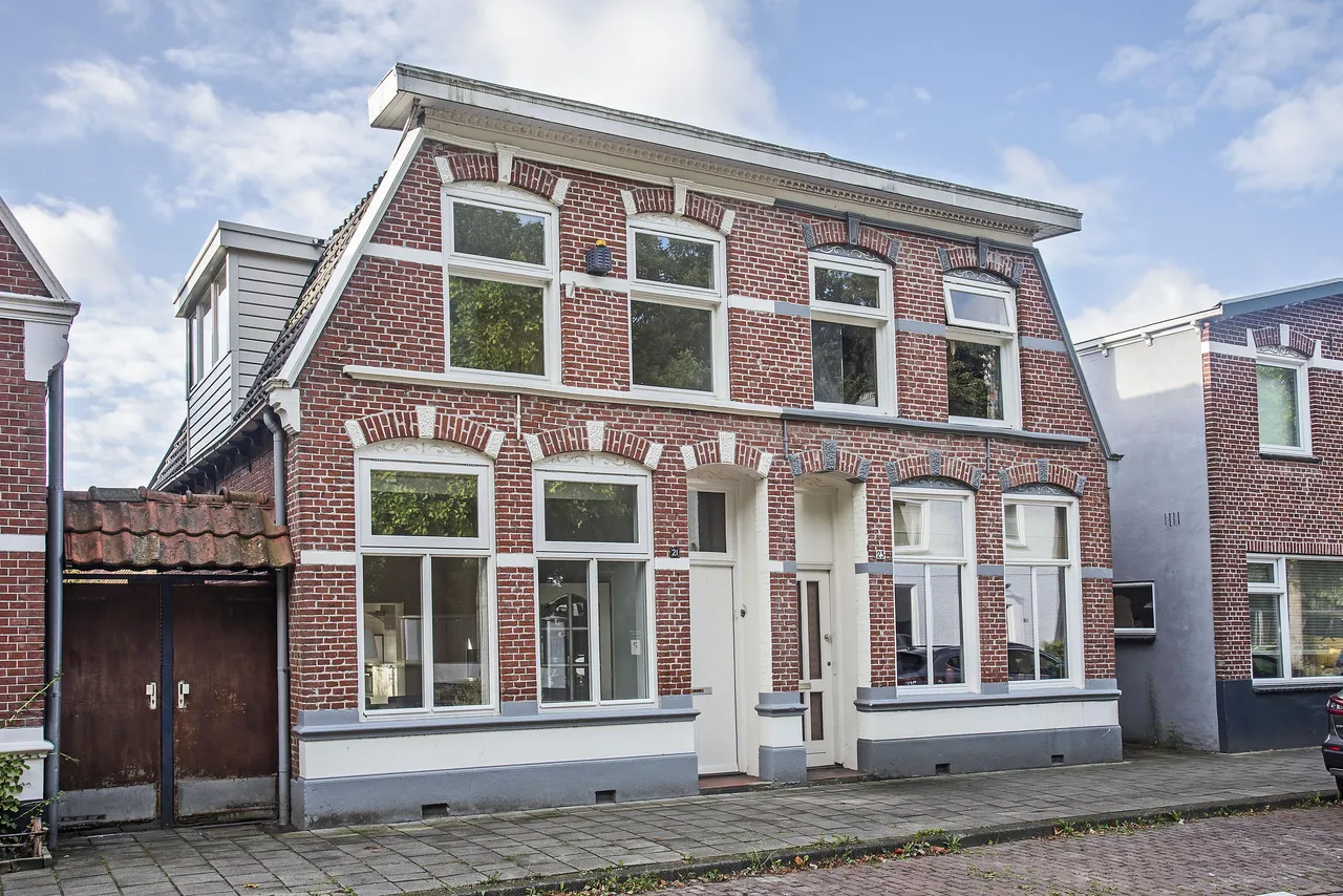 Twee-onder-één-kap te koop: Tweede Emmastraat 21, Enschede