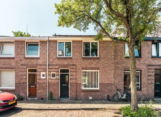 Tussenwoning te koop: Tweede Hogerwoerddwarsstraat 13, Kweektuinbuurt Haarlem