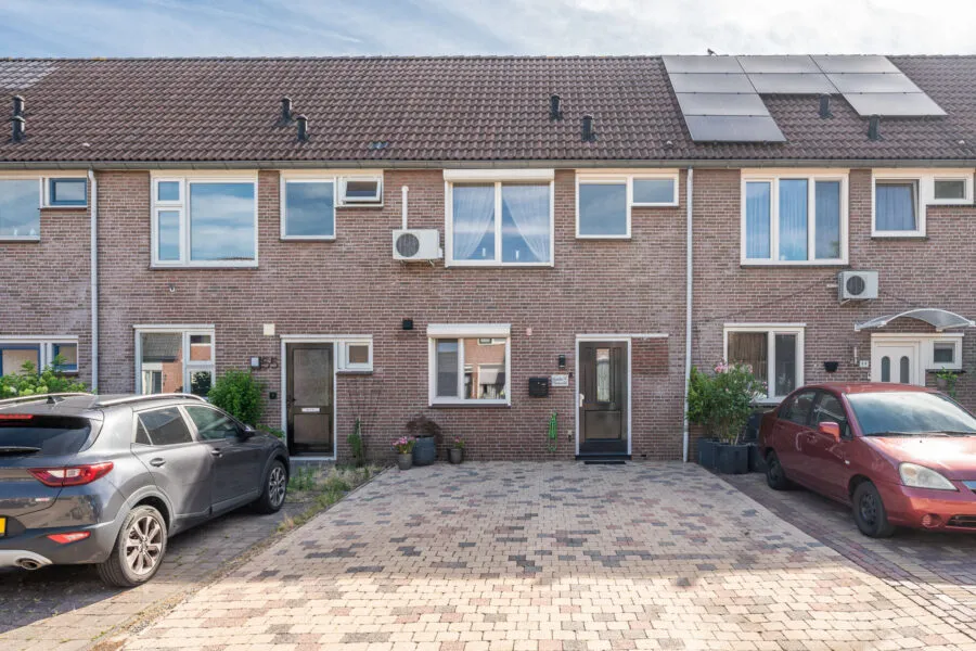 Tussenwoning te koop: Twentehof 57, Helmond