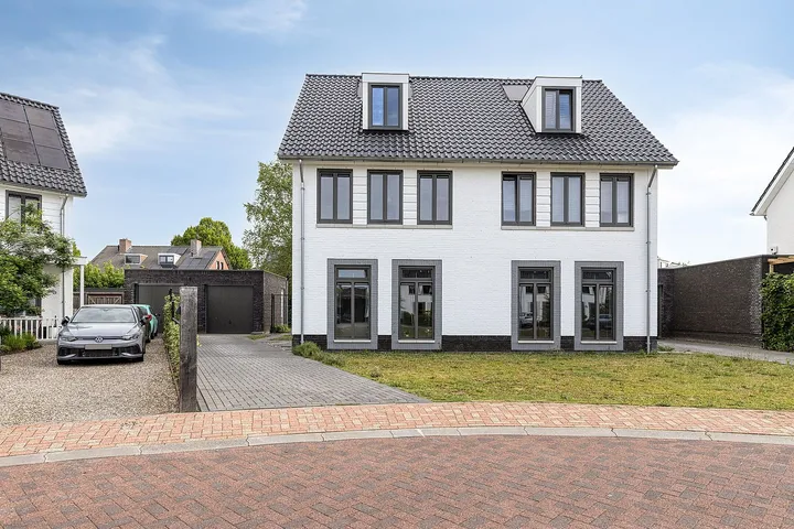 Twee-onder-één-kap te koop: Tyboschplein 24, Stiphout-Dorp Helmond