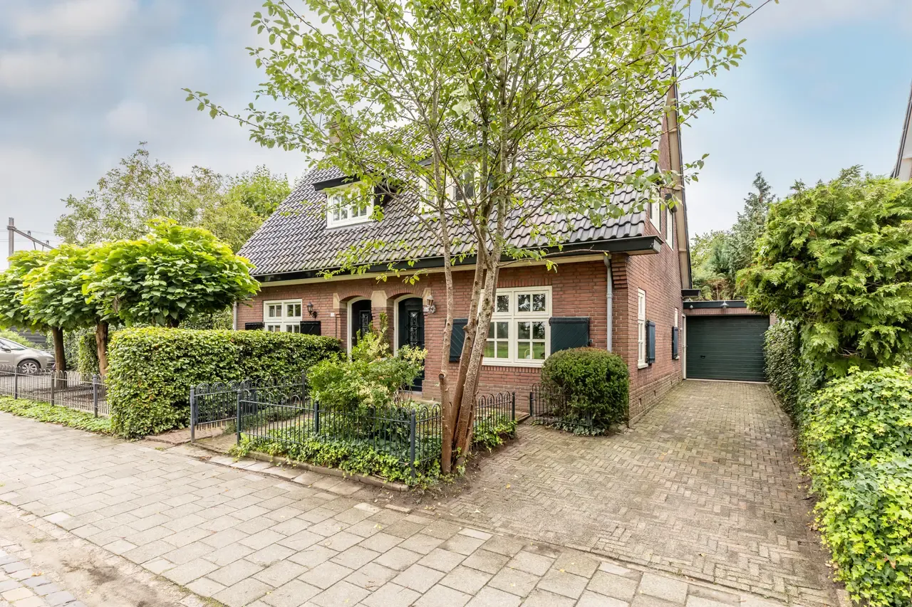 Twee-onder-één-kap te koop: Udenhoutseweg 56, Helvoirt