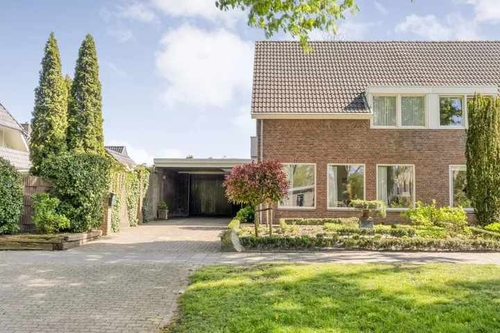 Twee-onder-één-kap te koop: Uelserweg 40, Tubbergen oost Tubbergen