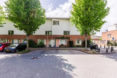 Tussenwoning te koop: Uffizilaan 11, Oostoever Sloterplas Amsterdam
