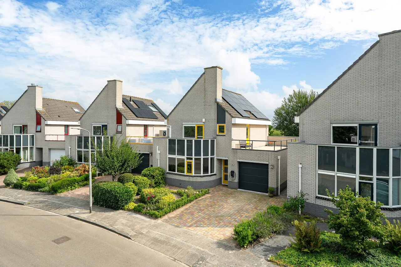 Vrijstaande woning te koop: Uilenburgstate 37, Leeuwarden