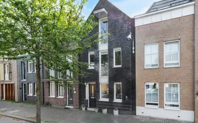 Tussenwoning te koop: Uitdamstraat 25, Zuiderzeestedenbuurt-West Amersfoort