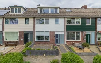 Terraced house for sale: Uitermeer 31, Vogelbuurt Lisse