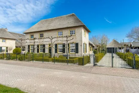 Twee-onder-één-kap te koop: Uithof 13, Wijk Wijk En Aalburg