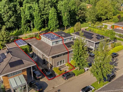 Twee-onder-één-kap te koop: Uithof 7, Middenhof en Uithof Almere
