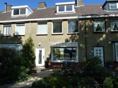 Tussenwoning te koop: Uiverlaan 46, Vogelbuurt Maassluis