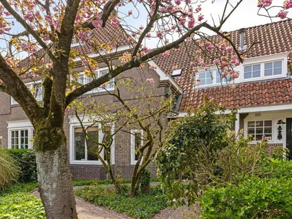 Tussenwoning te koop: Uiverlaan 6, Villapark Eindhoven