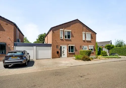 Tussenwoning te koop: Ulensvaaren 61, Kern Neer Neer