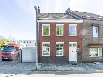 Tussenwoning te koop: Unolaan 104, Heksenberg Heerlen