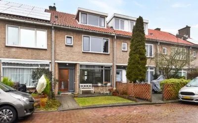 Tussenwoning te koop: Ursulaland 129, Landen 'S-Gravenhage