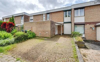 Tussenwoning te koop: Uterweg 64, Uterweg Heerlen